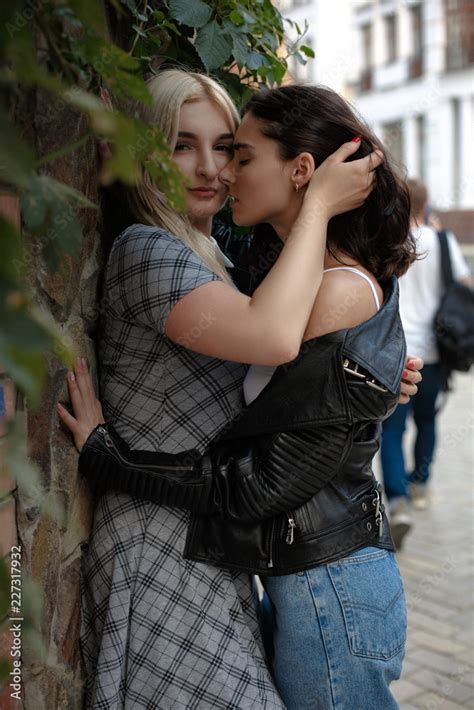 lesbian kiss sex|Lesbian Kissing Porn Videos